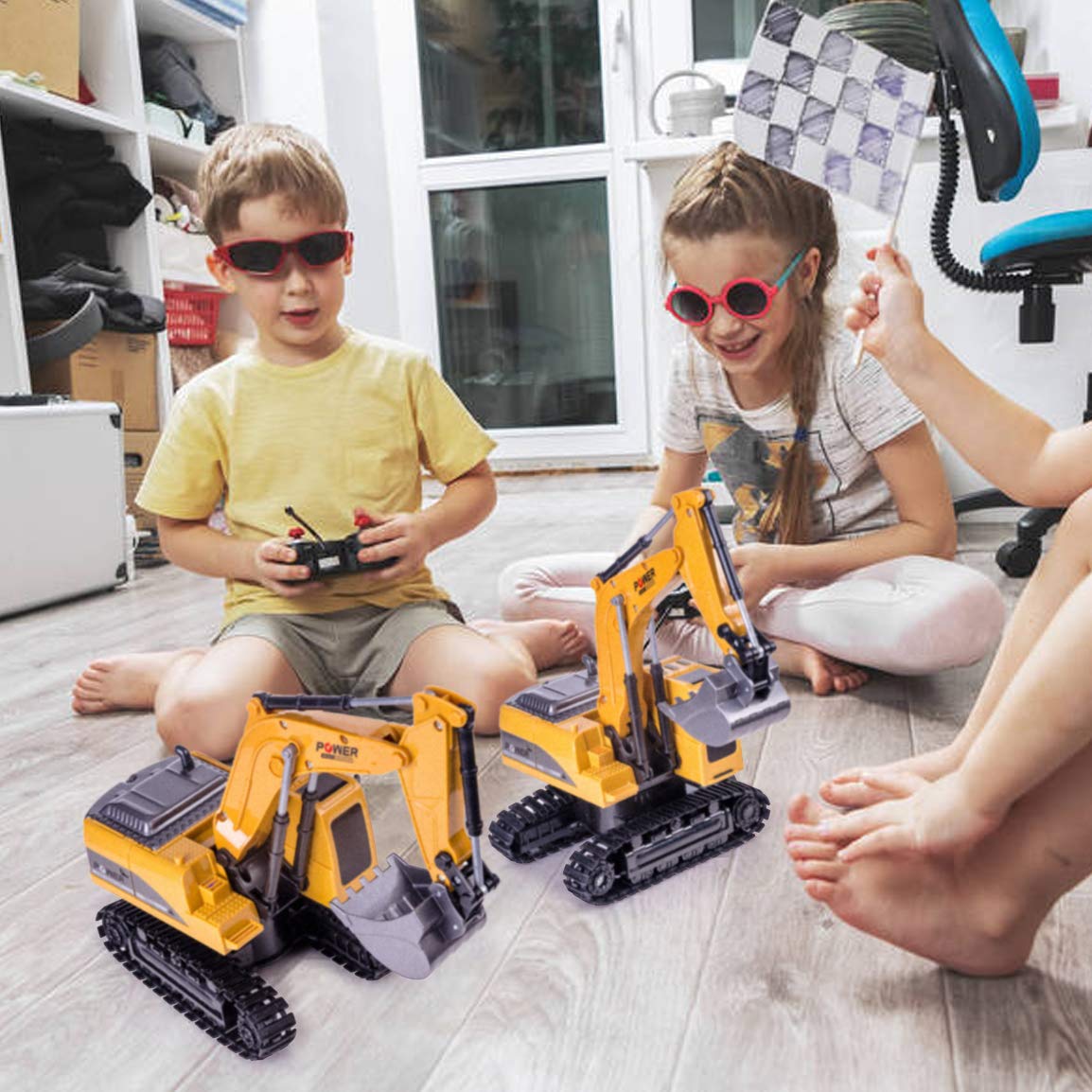 Remote-Control Toy 1:24 Scale, 6-Channel RC Construction Truck